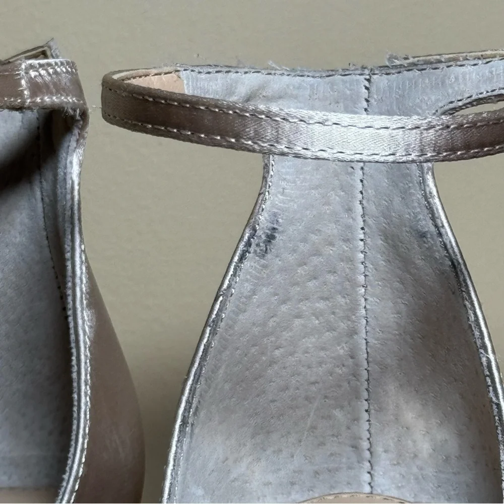 Badgley Mischka Lora Low Wedge Sandal - champagne satin - size 7